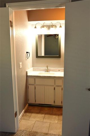 105 Lochwood Place, Yukon, OK 73099