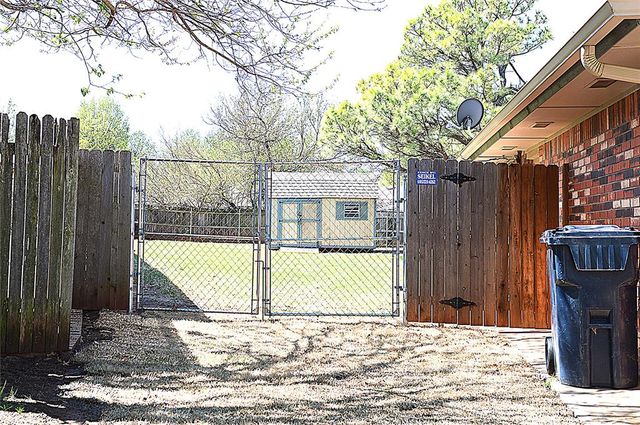 105 Lochwood Place, Yukon, OK 73099