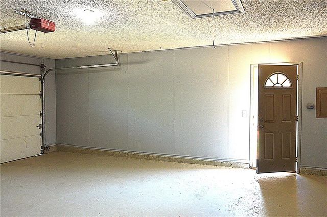 105 Lochwood Place, Yukon, OK 73099