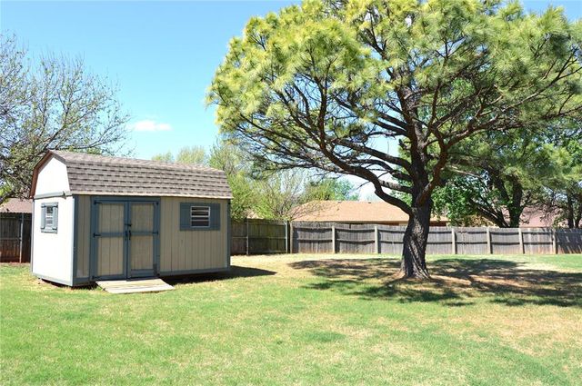 105 Lochwood Place, Yukon, OK 73099