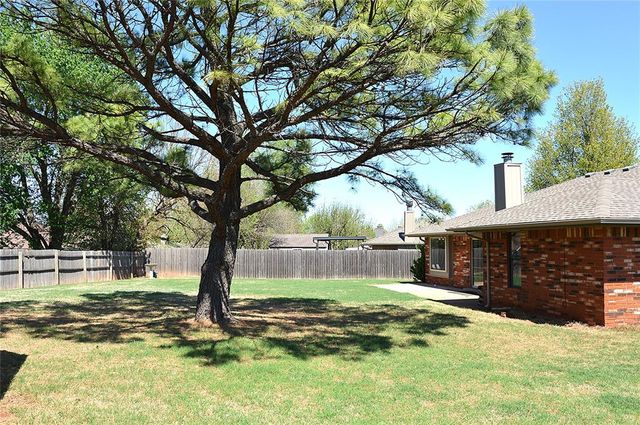 105 Lochwood Place, Yukon, OK 73099