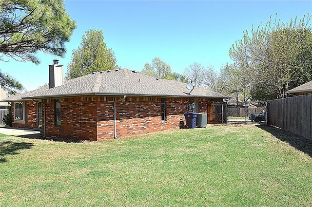 105 Lochwood Place, Yukon, OK 73099