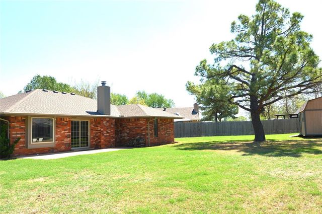 105 Lochwood Place, Yukon, OK 73099