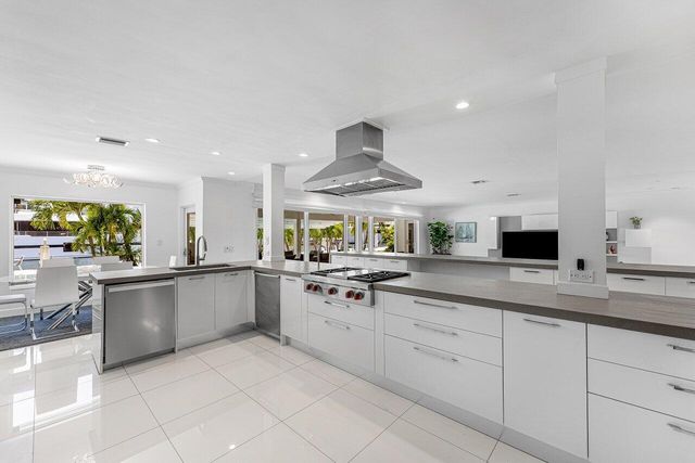 2540 MERCEDES Drive, Fort Lauderdale, FL 33316