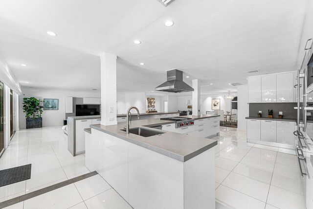 2540 MERCEDES Drive, Fort Lauderdale, FL 33316