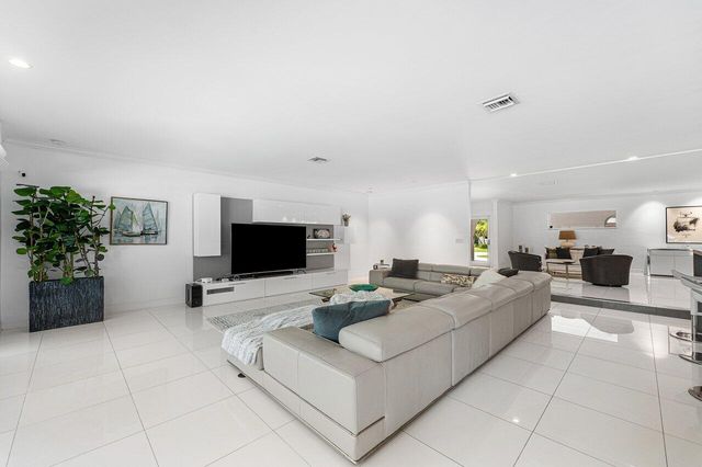 2540 MERCEDES Drive, Fort Lauderdale, FL 33316