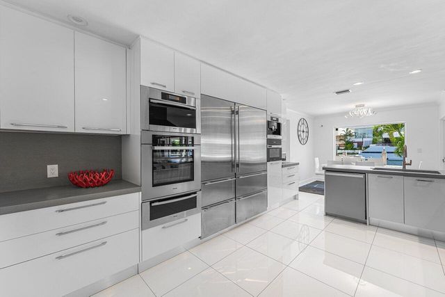 2540 MERCEDES Drive, Fort Lauderdale, FL 33316