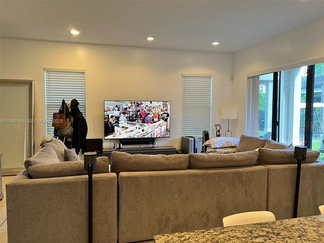 3214 W 97th Street, Hialeah, FL 33018