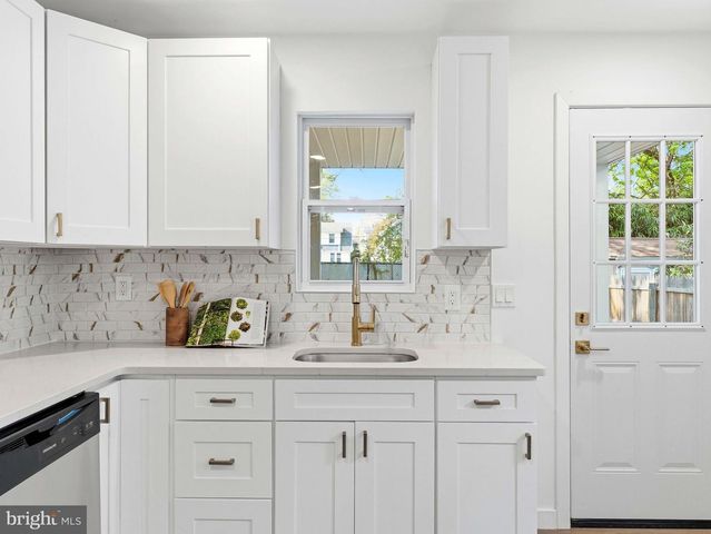 232 WASHINGTON ST, Delanco, NJ 08075