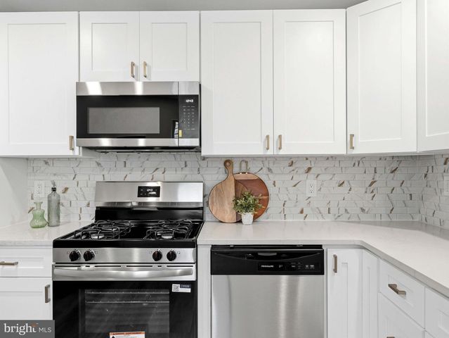 232 WASHINGTON ST, Delanco, NJ 08075