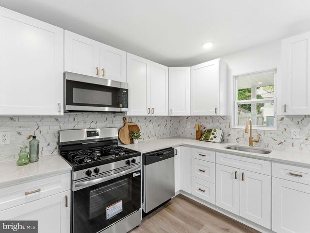 232 WASHINGTON ST, Delanco, NJ 08075