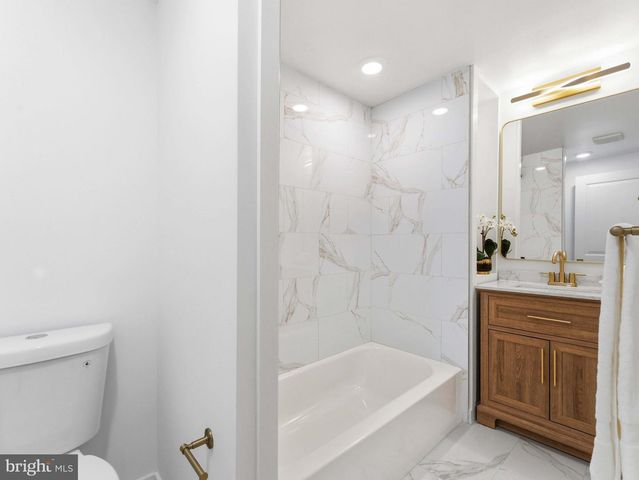 232 WASHINGTON ST, Delanco, NJ 08075