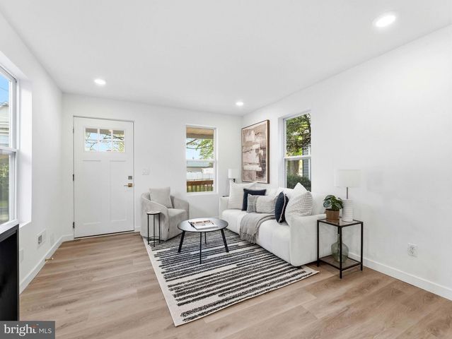 232 WASHINGTON ST, Delanco, NJ 08075