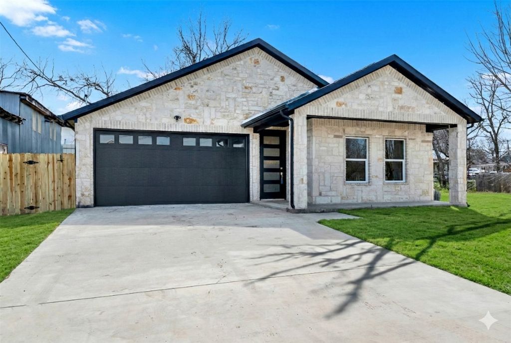 2821 Morse Street, Greenville, TX 75401