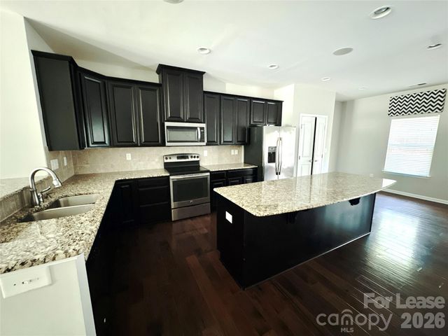 1935 Fleetwood Drive, Charlotte, NC 28208
