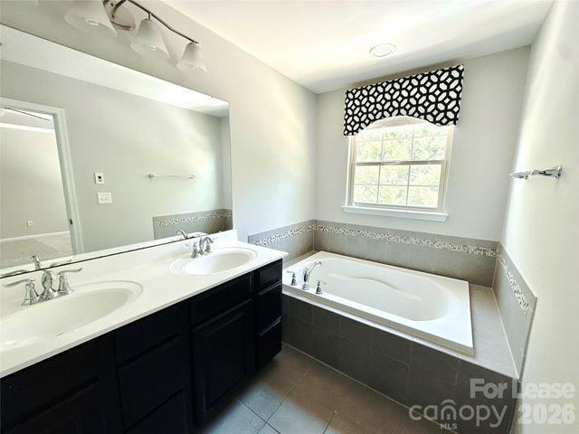 1935 Fleetwood Drive, Charlotte, NC 28208