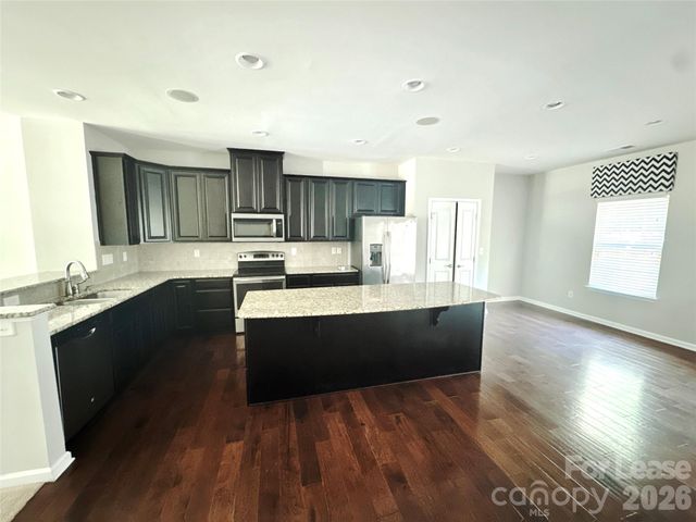 1935 Fleetwood Drive, Charlotte, NC 28208