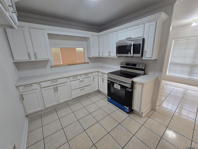 2405 Boxwood Dr, Baker, LA 70714