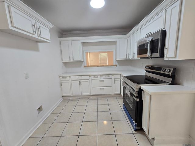 2405 Boxwood Dr, Baker, LA 70714