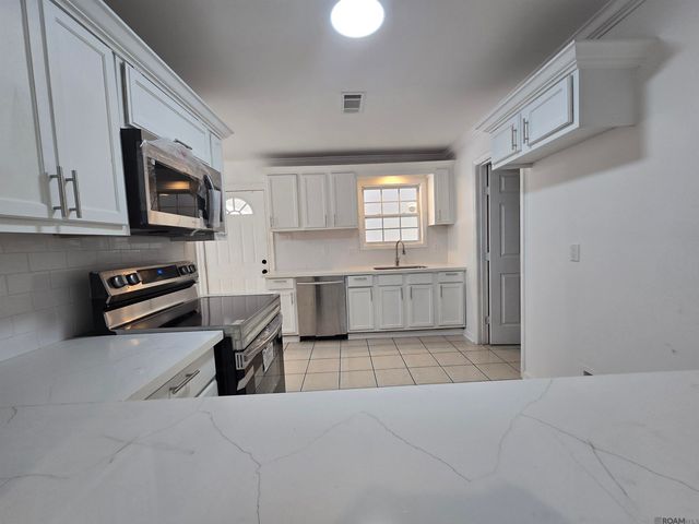 2405 Boxwood Dr, Baker, LA 70714