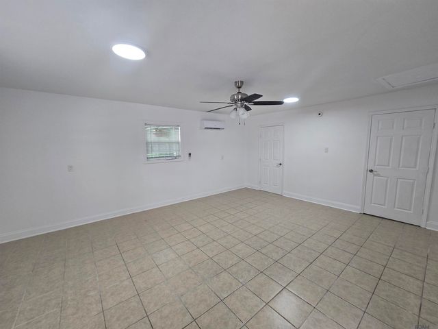 2405 Boxwood Dr, Baker, LA 70714