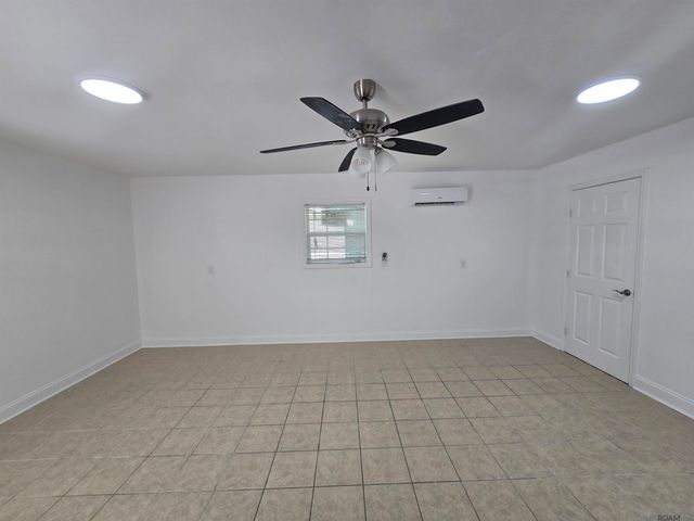 2405 Boxwood Dr, Baker, LA 70714