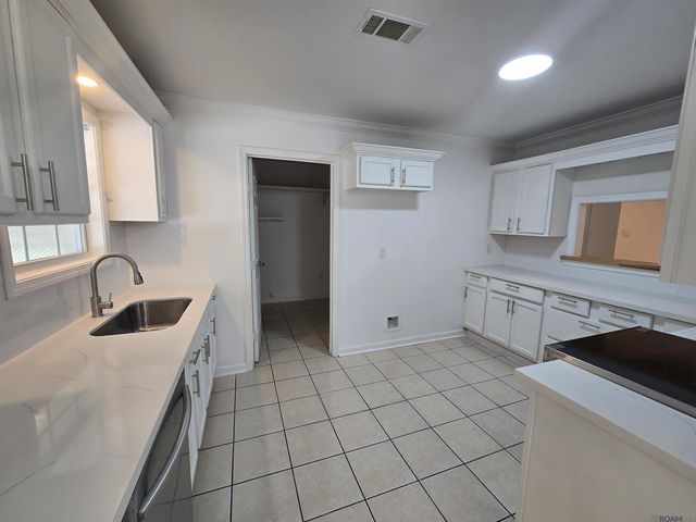2405 Boxwood Dr, Baker, LA 70714