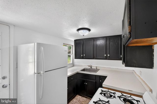 16 WHITE CLAY DR, Newark, DE 19711