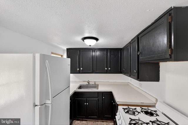 16 WHITE CLAY DR, Newark, DE 19711
