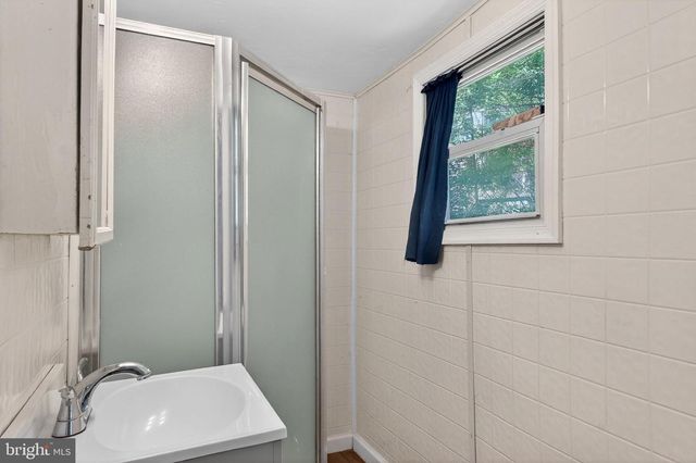 16 WHITE CLAY DR, Newark, DE 19711