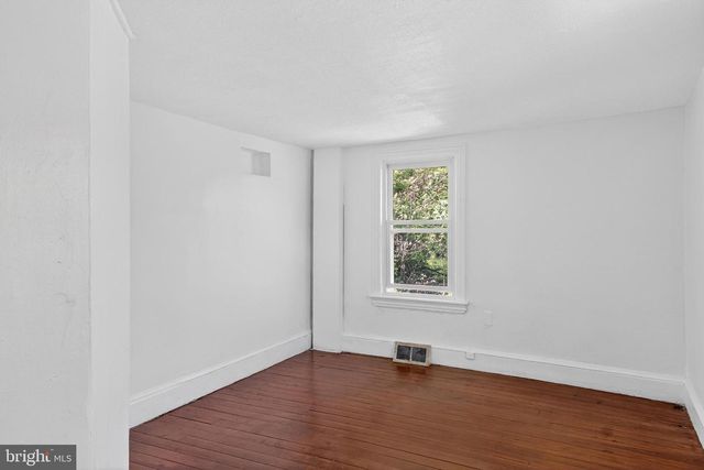 16 WHITE CLAY DR, Newark, DE 19711