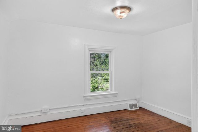 16 WHITE CLAY DR, Newark, DE 19711