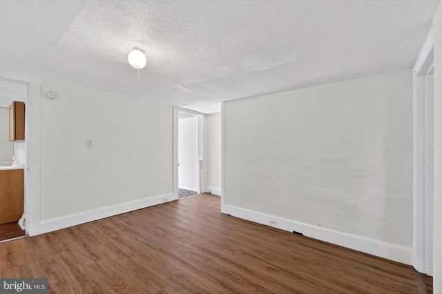 16 WHITE CLAY DR, Newark, DE 19711