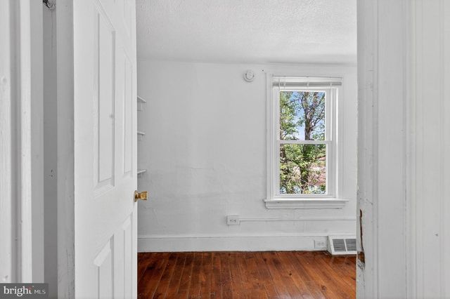 16 WHITE CLAY DR, Newark, DE 19711