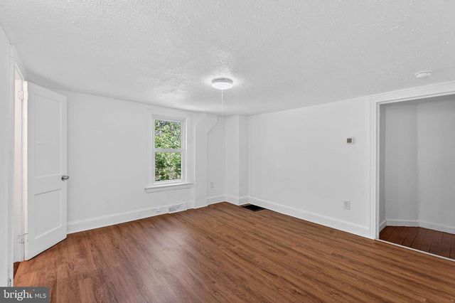 16 WHITE CLAY DR, Newark, DE 19711