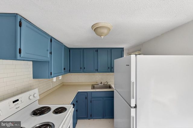 16 WHITE CLAY DR, Newark, DE 19711