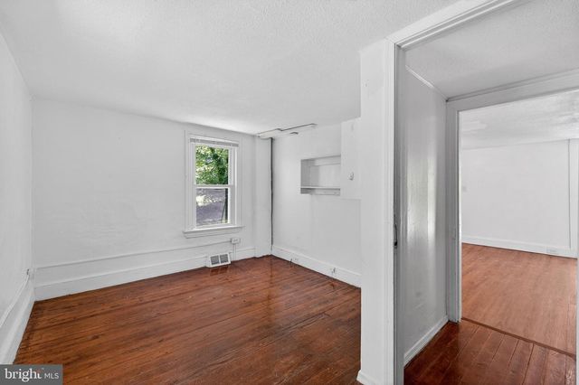 16 WHITE CLAY DR, Newark, DE 19711