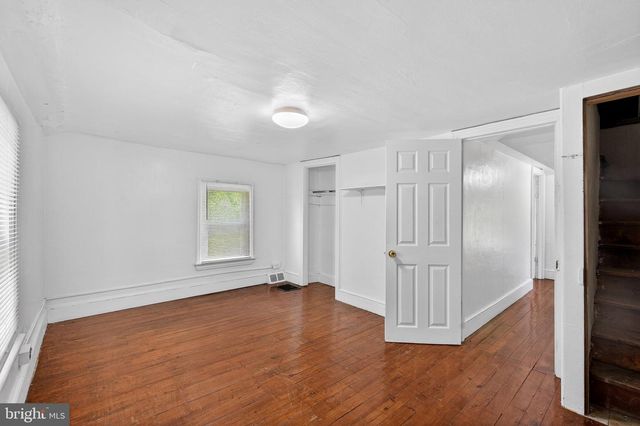 16 WHITE CLAY DR, Newark, DE 19711