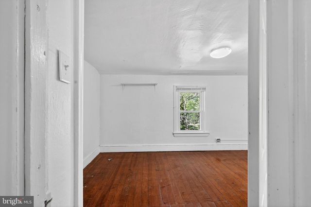 16 WHITE CLAY DR, Newark, DE 19711
