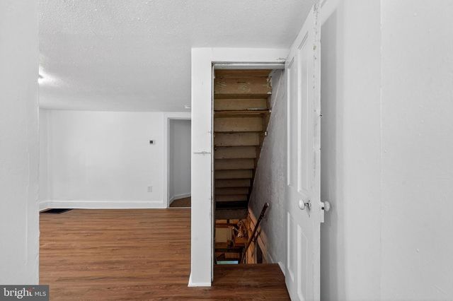 16 WHITE CLAY DR, Newark, DE 19711