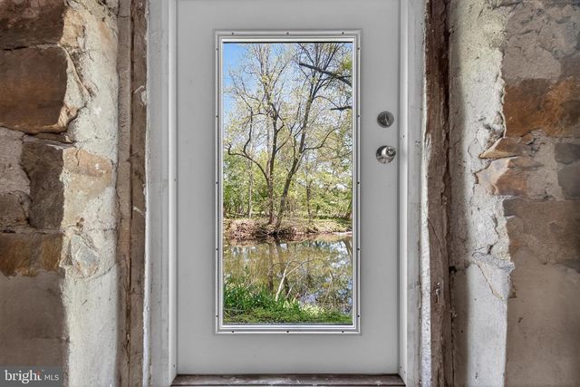 16 WHITE CLAY DR, Newark, DE 19711