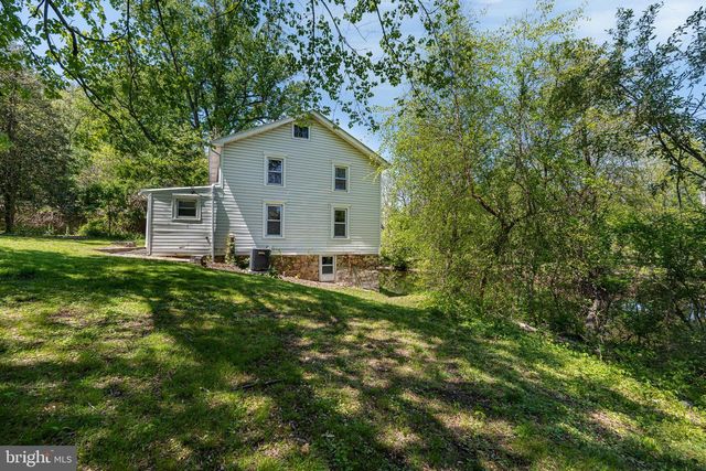16 WHITE CLAY DR, Newark, DE 19711