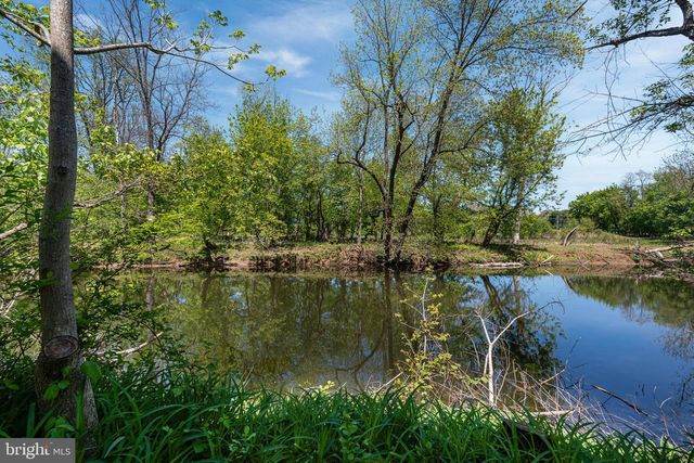 16 WHITE CLAY DR, Newark, DE 19711