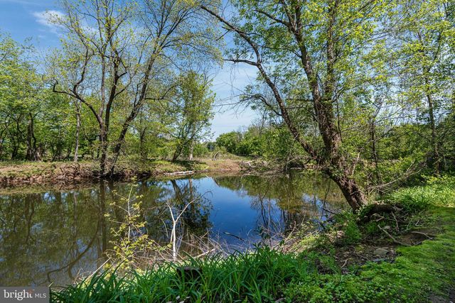 16 WHITE CLAY DR, Newark, DE 19711