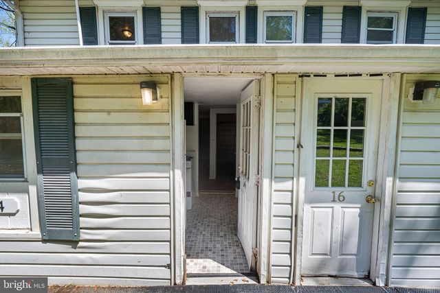 16 WHITE CLAY DR, Newark, DE 19711