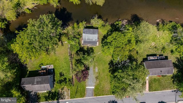 16 WHITE CLAY DR, Newark, DE 19711