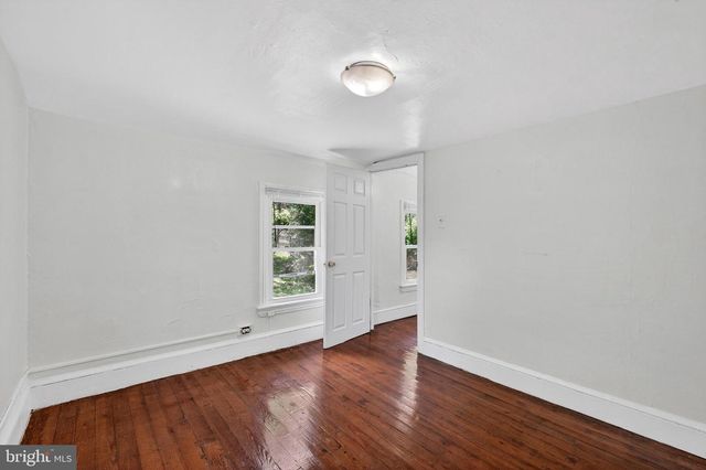 16 WHITE CLAY DR, Newark, DE 19711