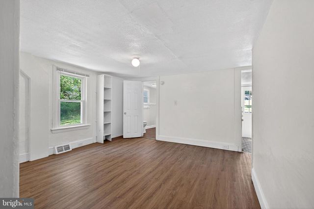 16 WHITE CLAY DR, Newark, DE 19711