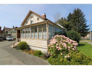 371 S 5TH St, Coos Bay, OR 97420