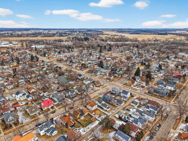 218 E Pleasant Street, Portage, WI 53901